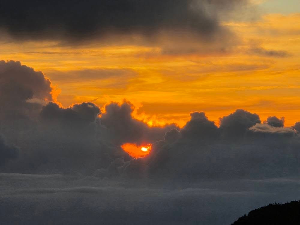 Thời điểm đẹp nhất để chinh phục Lùng Cúng là từ tháng 9 đến tháng 4 năm sau. Đây là mùa khô, thời tiết mát mẻ, ít mưa nên đường đi thuận lợi. Ảnh Xuân Chờ