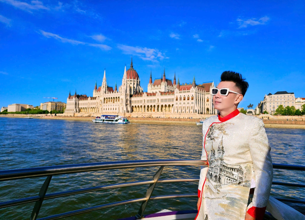 Tính đến nay, Đoan Trường đã đặt chân đến 68 quốc gia, 250 thành phố trên cả 5 châu lục, ghé thăm 7 kỳ quan thế giới cổ đại và hiện đại, sử dụng 6 quyển hộ chiếu – có thời điểm cùng lúc sở hữu 5 visa quyền lực: Mỹ, Anh, Úc, Canada và khối Schengen.