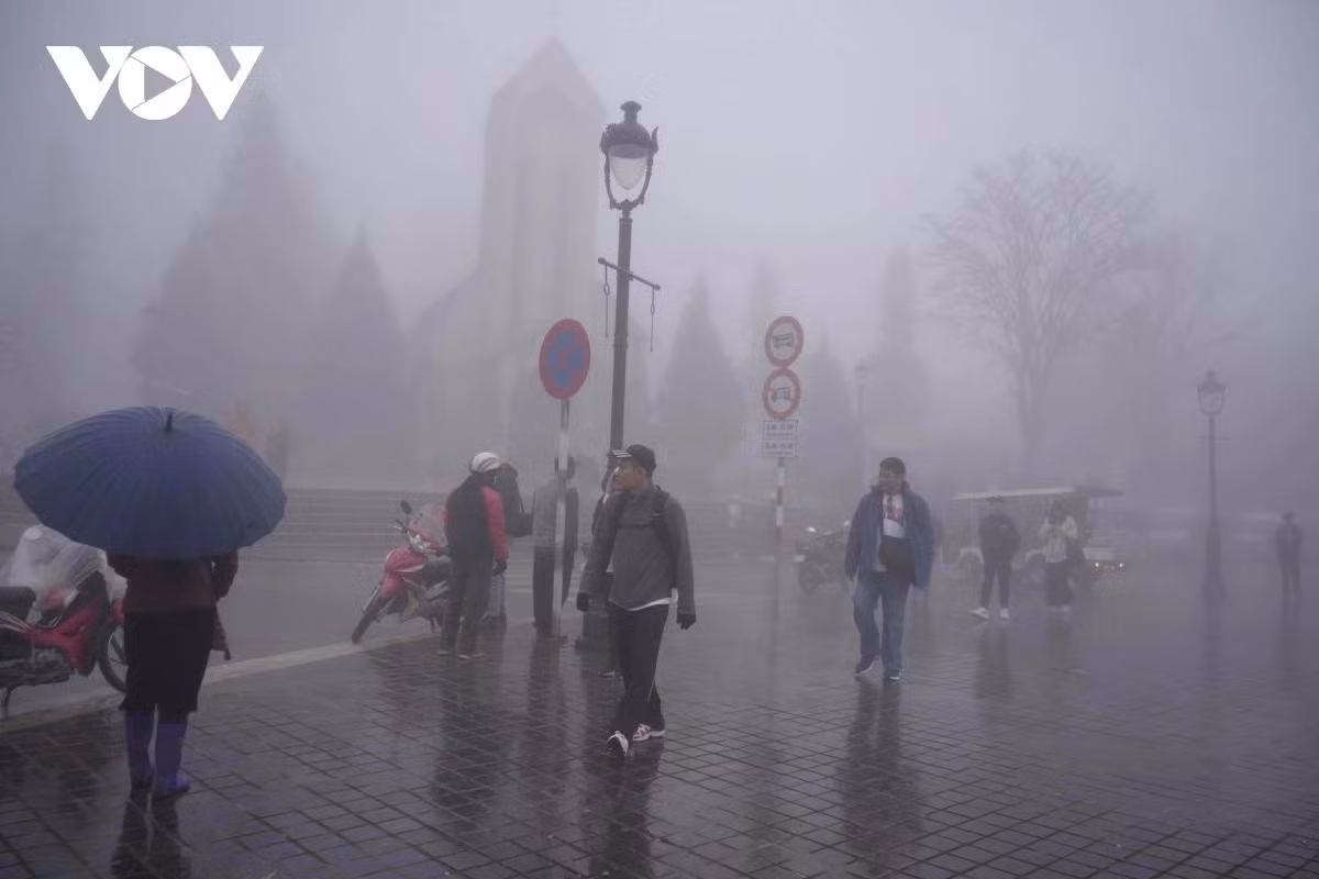 Hiện nay (1/2), không khí lạnh đã ảnh hưởng đến hầu hết khu vực Bắc Trung Bộ và một số nơi ở Tây Bắc Bộ, khiến nhiệt độ giảm phổ biến từ 2 - 4 độ C so với những ngày trước.