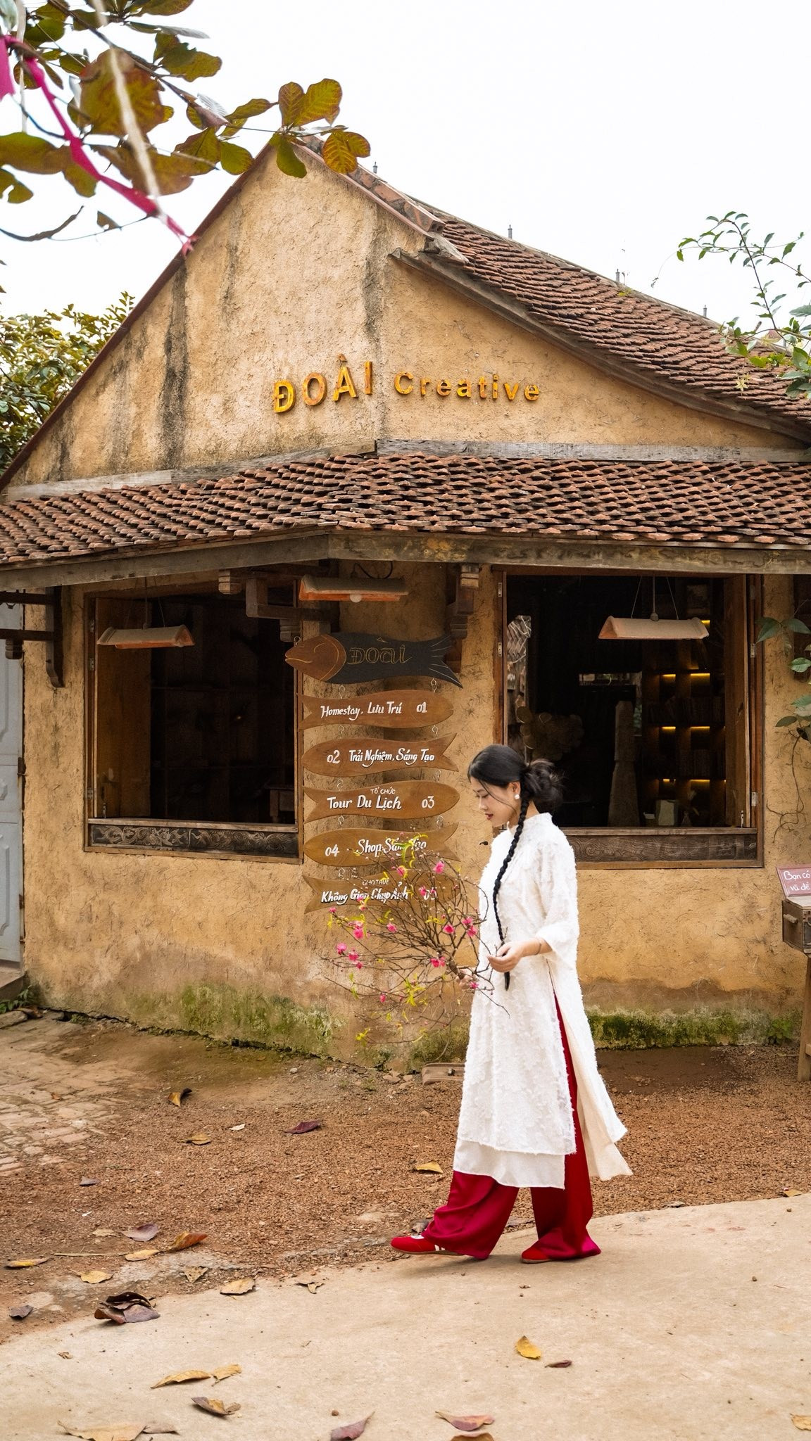 View - Làng cổ Đường Lâm hút khách đến chụp áo dài giữa không gian làng quê Bắc Bộ | Báo Tri thức và Cuộc sống - TIN TỨC PHỔ BIẾN KIẾN THỨC 24H