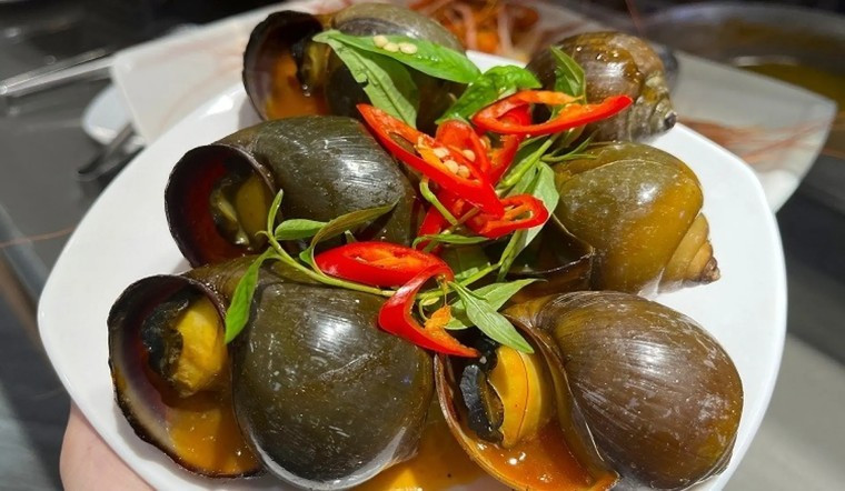 Với những giá trị dinh dưỡng kể trên, ốc bươu không chỉ là món ăn dân dã gắn liền với ký ức làng quê mà còn là lựa chọn thực phẩm lành mạnh nếu được sử dụng hợp lý trong bữa ăn hằng ngày. Ảnh minh họa