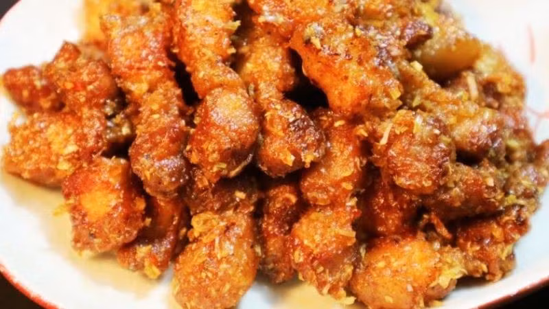 Bên cạnh đó, người lớn tuổi cũng nên hạn chế vì khả năng chuyển hóa chất béo giảm dần theo tuổi tác, trong khi nguy cơ mắc các bệnh mạn tính lại cao hơn. Ảnh minh họa