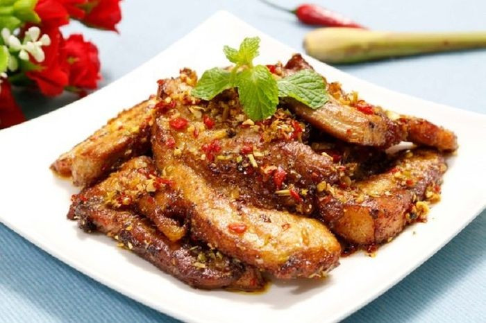 Tương tự, người bị rối loạn mỡ máu cũng cần tránh vì chỉ một khẩu phần nhỏ đã có thể khiến triglyceride và cholesterol vượt ngưỡng an toàn, gây khó khăn cho quá trình điều trị. Ảnh minh họa