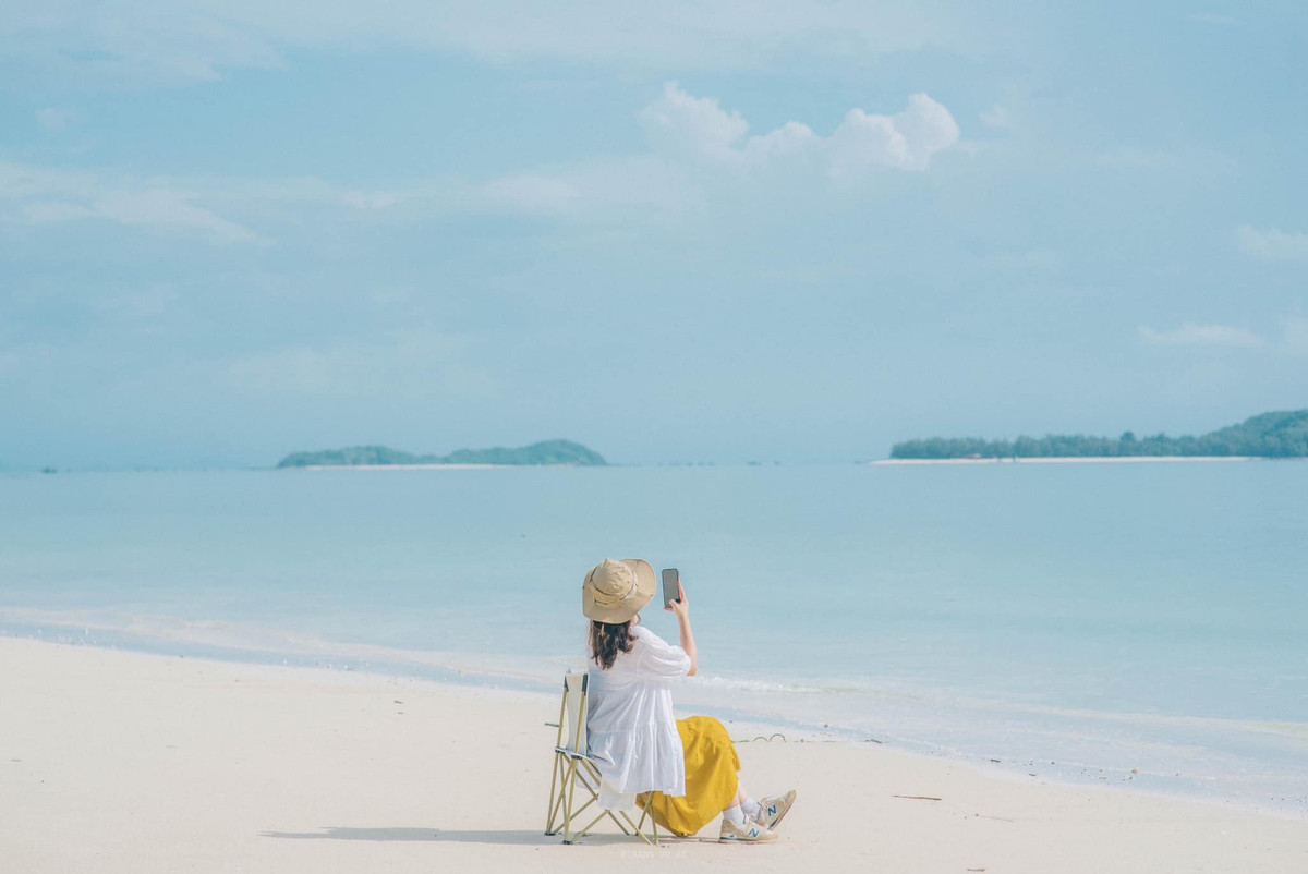 Thời gian lý tưởng để khám phá Thanh Lân là từ tháng 5 đến tháng 8, khi thời tiết đẹp và biển êm. Nếu du khách muốn tránh đông đúc, có thể lựa chọn tháng 9 hoặc 10, khi không khí vẫn trong lành mà du khách ít hơn. Ảnh Trang Phạm