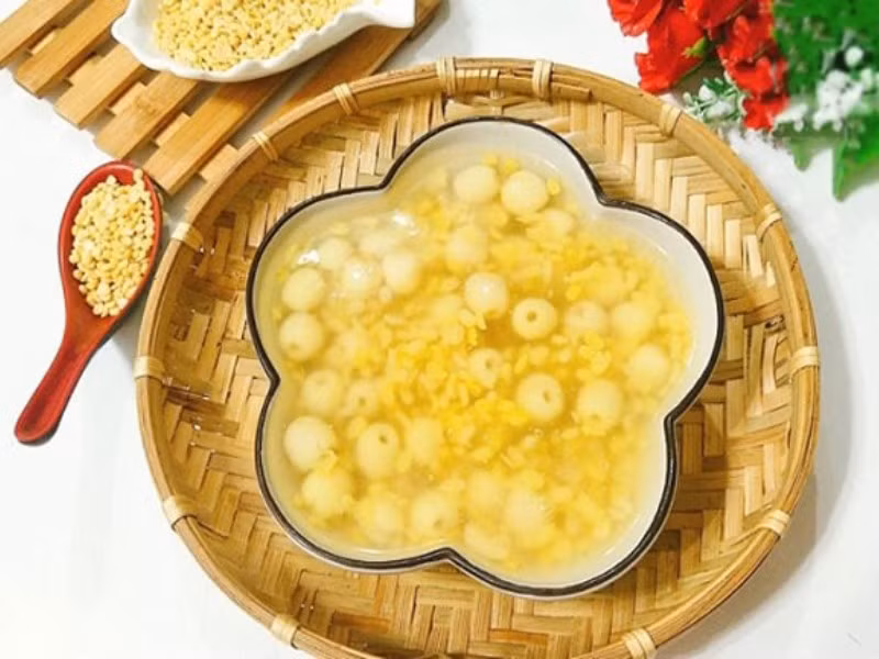 Nhờ giàu dưỡng chất nhưng ít calo, hạt kê còn phù hợp với bà bầu và người muốn giảm cân. Với thai phụ, kê cung cấp folate và sắt – hai vi chất quan trọng giúp ngăn ngừa thiếu máu và hỗ trợ phát triển thai nhi. Trong chế độ ăn kiêng, các món từ hạt kê tạo cảm giác no lâu, giúp kiểm soát lượng thức ăn nạp vào cơ thể một cách tự nhiên. Ảnh minh họa