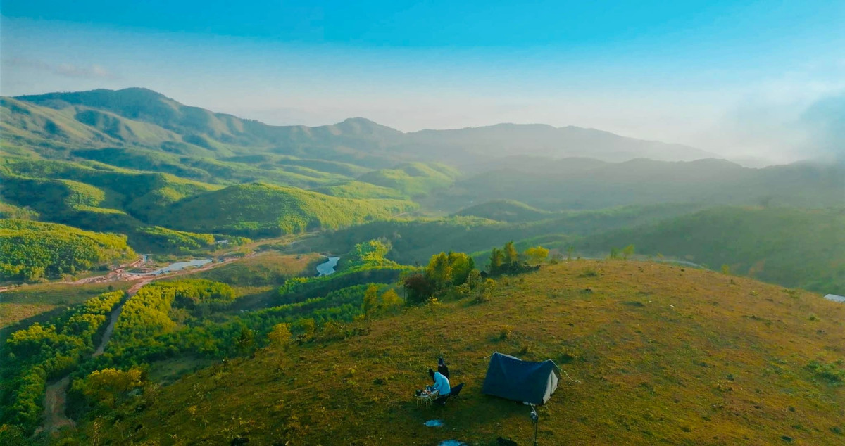 Ngoài săn mây, cắm trại qua đêm trên đỉnh Ma Thiên cũng là một trải nghiệm đáng thử. Ảnh Helena Nguyễn