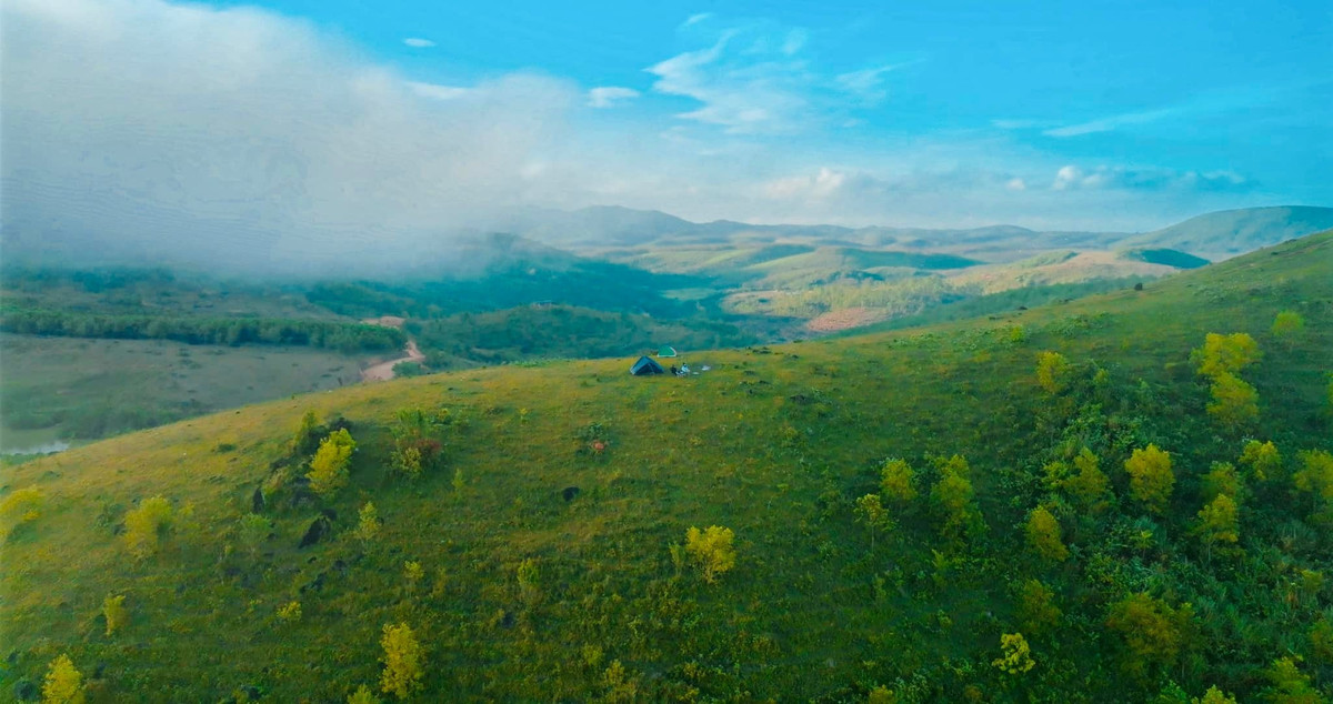 Tọa lạc ở xã Cư Pui, cách trung tâm huyện Krông Năng khoảng 30km, đỉnh Ma Thiên cao hơn 1.200m so với mực nước biển. Ảnh Helena Nguyễn