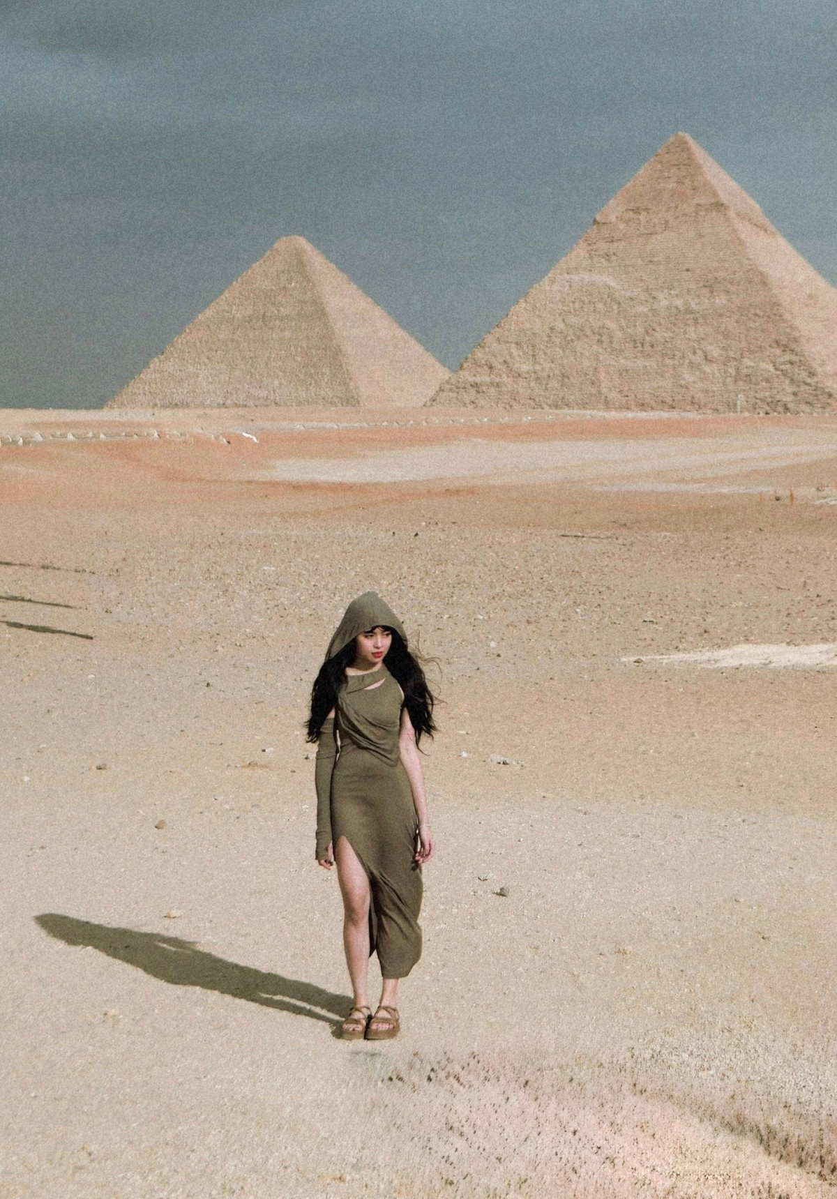 Theo du khách, vé vào bên trong kim tự tháp có số lượng giới hạn và bắt buộc phải đặt trước. Việc mua vé bổ sung tại chỗ gần như không khả thi do mất nhiều thời gian và ảnh hưởng đến lịch trình di chuyển đã được sắp xếp từ trước.