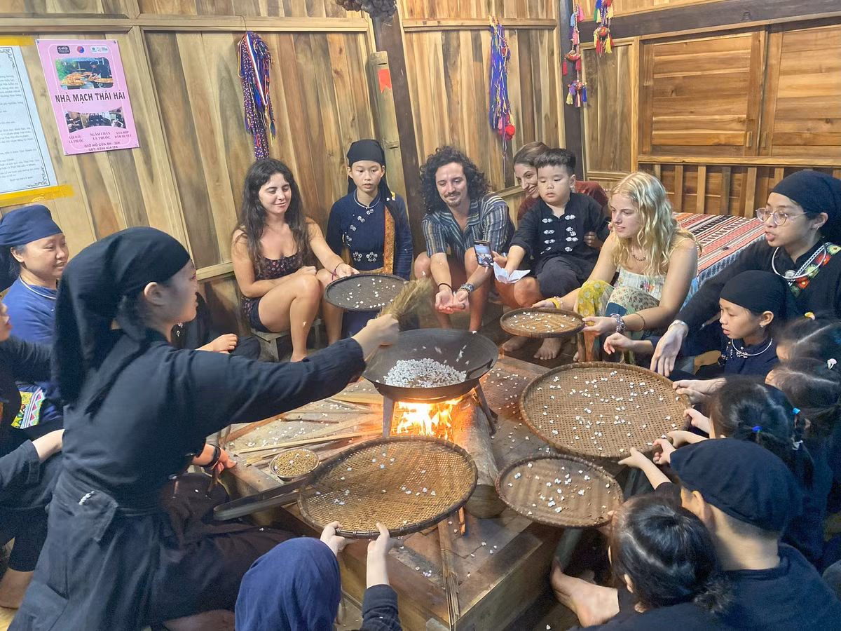 Ngôi làng từng được CNN Travel liệt kê vào danh sách các vùng nông thôn đẹp nhất thế giới và được Tổ chức Du lịch thế giới (UNWTO) công nhận là “Làng du lịch tốt nhất thế giới 2022”, một trong ba đại diện của Việt Nam đạt danh hiệu này.