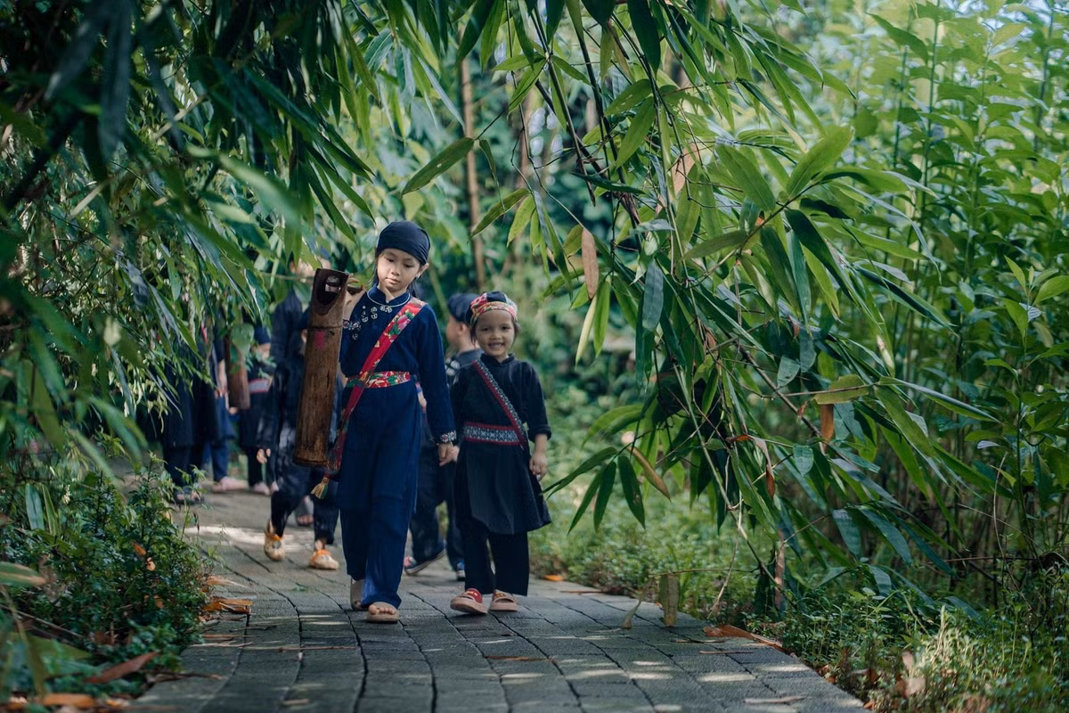 Nét mộc mạc và văn hóa truyền thống đã biến nơi đây thành điểm đến hấp dẫn du khách trong và ngoài nước. Bản làng Thái Hải (xã Tân Cương, TP Thái Nguyên), còn được gọi là “Khu bảo tồn Làng nhà sàn dân tộc sinh thái Thái Hải”, nổi tiếng là điểm đến hiếm hoi ở Việt Nam vẫn bảo tồn trọn vẹn mô hình cộng đồng nông nghiệp – du lịch tự cung tự cấp.