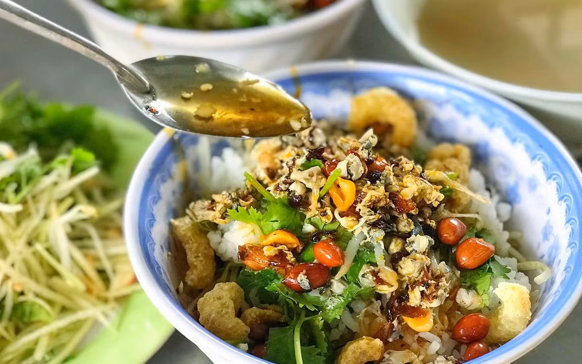 Đối với du khách lần đầu đến Huế, đây được coi là những điểm dừng chân đáng tin cậy để trải nghiệm trọn vẹn hương vị địa phương. Ảnh MIA