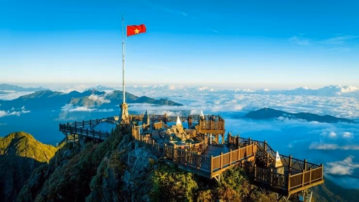 Thông tin được Agoda công bố ngày 6/1 cho thấy, Sa Pa đã có bước nhảy vọt đáng chú ý trên bản đồ du lịch khu vực. So sánh dữ liệu đặt phòng của du khách quốc tế trong giai đoạn từ tháng 1 đến tháng 11/2025 với cùng kỳ năm trước, thị trấn vùng cao này tăng tới 15 bậc trong bảng xếp hạng 100 điểm đến hàng đầu châu Á, vươn lên dẫn đầu về tốc độ tăng trưởng mức độ quan tâm. Ảnh Ảnh Unsplash Vivu Vietnam