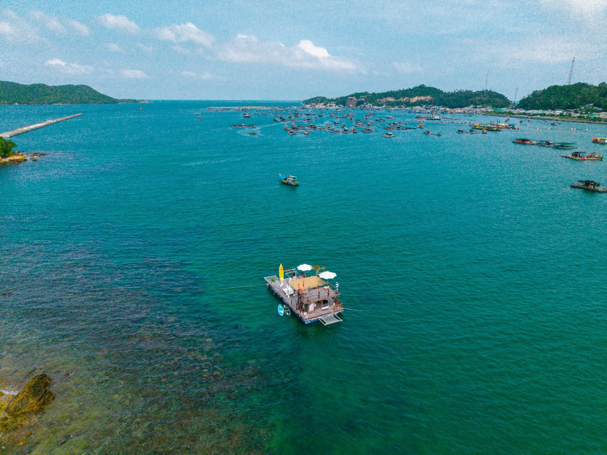 Nam Du xứng đáng với danh xưng “Hạ Long của phương Nam”, nơi mà vẻ đẹp biển đảo và đời sống con người hòa quyện, mang đến những trải nghiệm khó quên cho bất kỳ ai từng đặt chân đến. Ảnh Nam Du Tourist