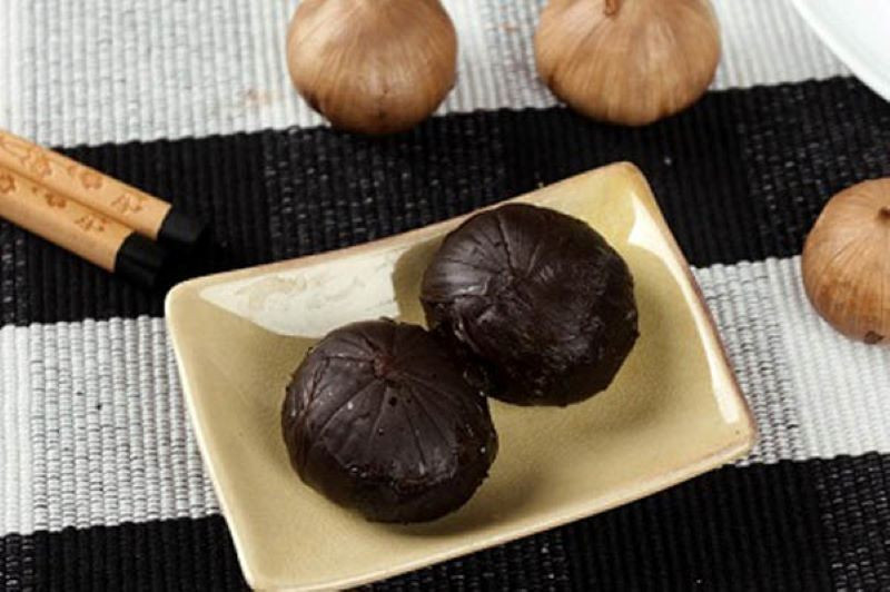 Với trẻ em dưới 12 tuổi, tỏi đen không được khuyến khích do hệ tiêu hóa chưa hoàn thiện, dễ bị nóng trong và rối loạn tiêu hóa. Ảnh minh họa