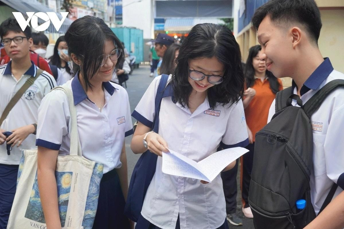 Cuộc đua IELTS tạo áp lực lớn, thí sinh vùng khó gần như đứng ngoài cuộc chơi