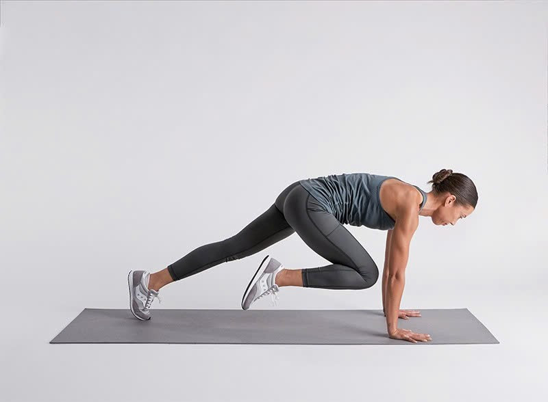 Bài tập này phù hợp với người có thể lực ở mức trung bình trở lên hoặc muốn đẩy nhanh quá trình giảm mỡ trong thời gian ngắn trước Tết. Nếu mới bắt đầu, bạn có thể thực hiện với tốc độ chậm, sau đó tăng dần nhịp khi cơ thể đã quen. Ảnh minh họa