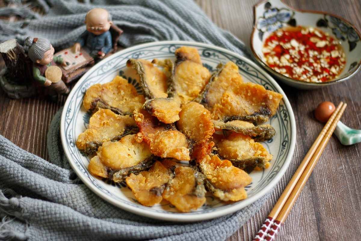 Cá lóc đồng là lựa chọn quen thuộc của nhiều gia đình nhờ thịt trắng, chắc và vị ngọt thanh. Loại cá này không chỉ thơm ngon khi nấu canh chua, hấp hay nướng trui, mà còn giàu protein, DHA và vitamin A, giúp cơ thể hồi phục nhanh, duy trì thị lực và tăng sức đề kháng trong những ngày lạnh. Ảnh minh họa