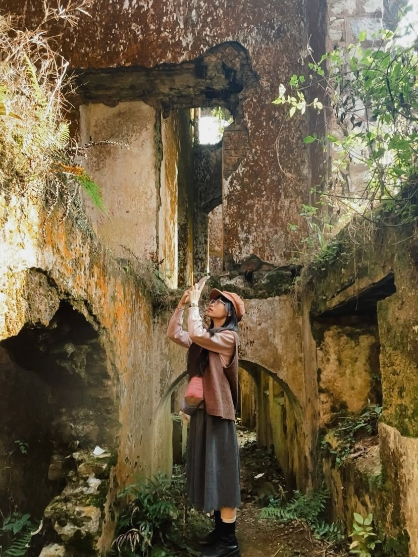 Du khách được khuyến khích giữ gìn không gian chung, tránh tác động mạnh vào các tàn tích để vẻ đẹp nguyên bản của tu viện tiếp tục được lưu giữ theo năm tháng. Ảnh tetminhduky