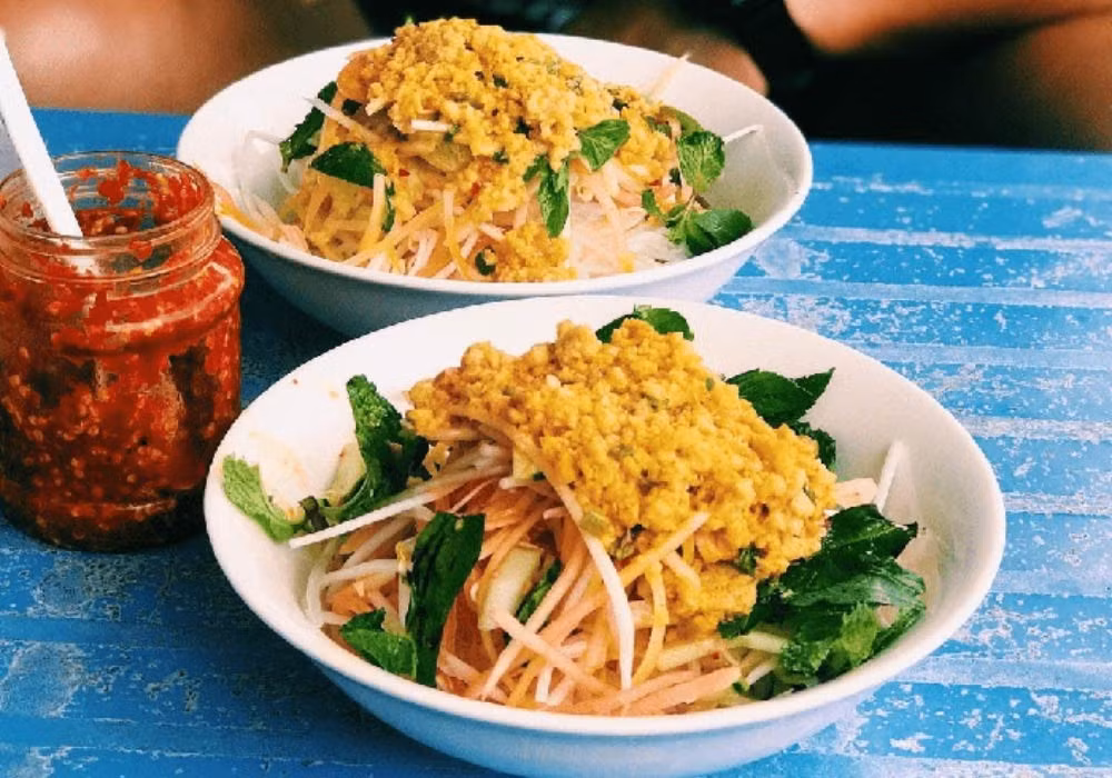 Lần đầu nghe đến bún kèn Phú Quốc, nhiều thực khách tò mò về cái tên, nghĩ đến kèn trống hay hoa loa kèn. Thực tế, tên gọi hoàn toàn không liên quan đến những thứ này. Ảnh Internet