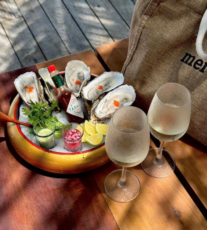 Những ai yêu ẩm thực cũng dễ dàng tìm thấy các món hải sản tươi ngon, đậm vị biển tại khu vực này. Ảnh Sun