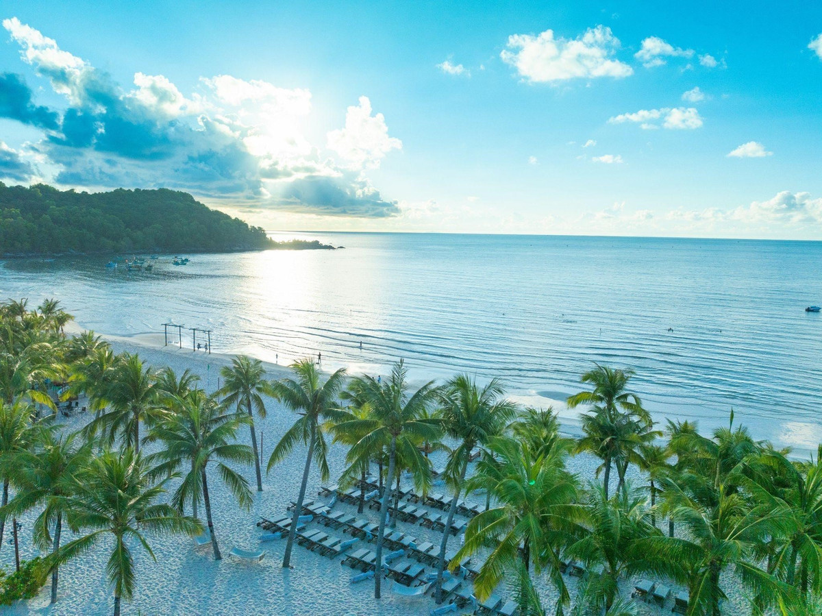 Danh hiệu này không chỉ là cột mốc quan trọng đối với riêng Bãi Kem, mà còn góp phần nâng tầm hình ảnh du lịch biển đảo Việt Nam trong mắt du khách toàn cầu. Ảnh Internet