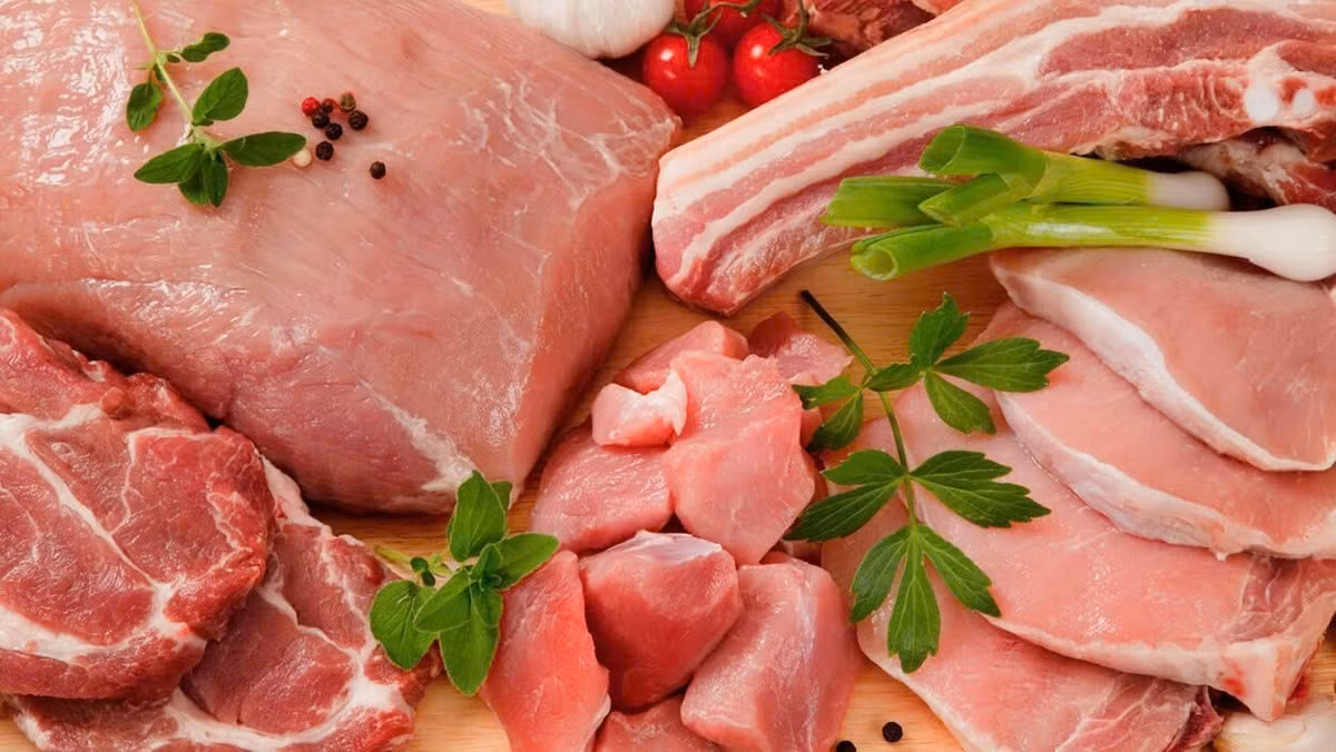 Các bảng cảnh báo bằng nhiều thứ tiếng, trong đó có tiếng Việt, được đặt tại sân bay từ năm 2023. Du khách vi phạm có thể bị truy tố hoặc phạt tiền nặng. Nhiều người vẫn có thói quen mang ruốc, thịt sấy làm quà hay dự phòng đồ ăn, nhưng tốt nhất nên tuân thủ tuyệt đối để tránh rắc rối. Ảnh Internet