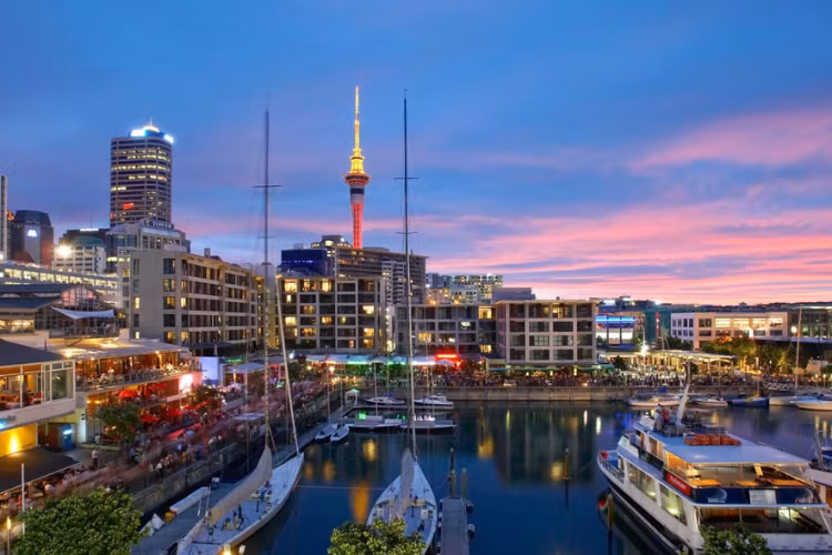 Một lỗi phổ biến khác xuất hiện tại New Zealand, nơi du khách miễn visa vẫn cần NZeTA – giấy phép nhập cảnh điện tử. Nhiều người không biết đã bị từ chối lên máy bay vì chưa có mã này, thậm chí cả những chuyến quá cảnh. Ảnh Internet