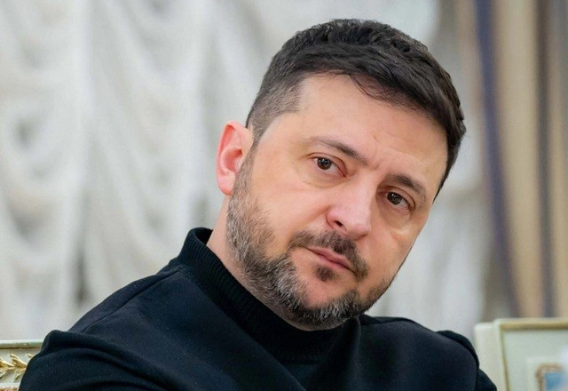 Bức ảnh được chụp ngày 29/1/2026 và công bố ngày 30/1/2026 bởi Văn phòng Báo chí Tổng thống Ukraine, Tổng thống Volodymyr Zelensky chủ trì cuộc họp với các nhà báo tại văn phòng của ông ở Kyiv.