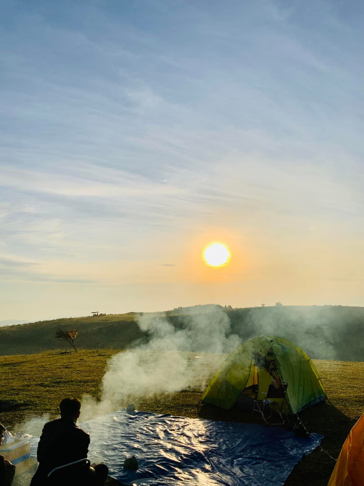 Hiện nay, nhiều công ty lữ hành đã đưa Bùi Hui vào hành trình tour mùa hè nhằm mang đến trải nghiệm mới mẻ cho du khách. Saigontourist (chi nhánh miền Trung) có tour 2 ngày 1 đêm kết hợp thăm làng người H’re, cắm trại và tổ chức tiệc nướng tại chỗ. Ảnh Traveloka