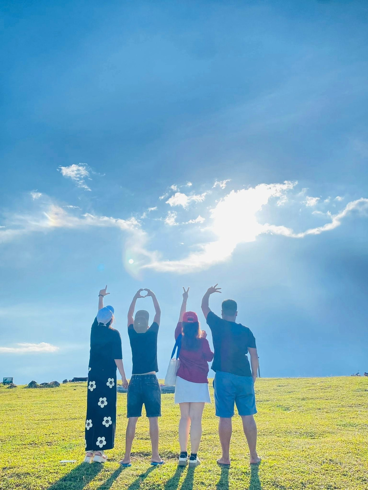 Dành trọn cuối tuần ở Bùi Hui, ngắm trời đất bao la, lắng nghe tiếng gió trên đồi và cảm nhận sự tĩnh tại, nhiều du khách cho rằng mình đã “nạp lại năng lượng” sau những ngày làm việc căng thẳng. Ảnh Internet