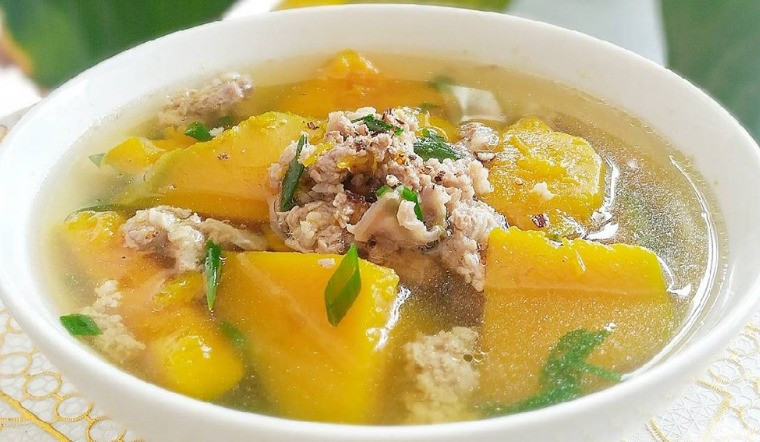 Đối với những người khỏe mạnh, bí đỏ vẫn là thực phẩm bổ dưỡng và có thể ăn 1–2 lần mỗi tuần với khẩu phần vừa phải. Chế biến đa dạng, kết hợp cùng các loại rau củ khác và điều chỉnh lượng ăn sẽ giúp tận dụng tối đa lợi ích của bí đỏ mà vẫn bảo vệ sức khỏe toàn diện. Ảnh minh họa