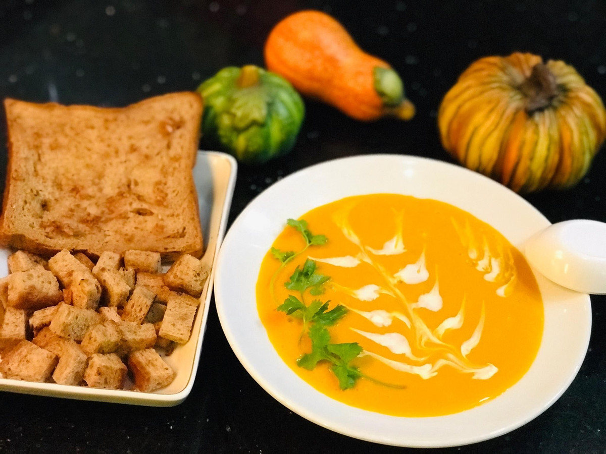 Do đó, nhóm người này nên ăn bí đỏ với khẩu phần nhỏ và kết hợp cùng các thực phẩm ít đường để giảm tác động lên đường huyết. Ảnh minh họa