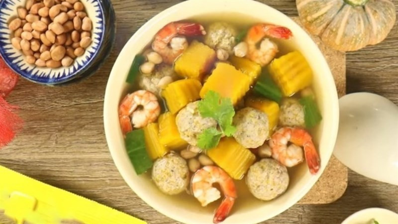 Nhóm thứ ba là những người mắc bệnh gan. Bí đỏ chứa nhiều beta-carotene, tiền chất của vitamin A, việc bổ sung quá nhiều có thể khiến gan phải hoạt động nhiều hơn để chuyển hóa. Ảnh minh họa