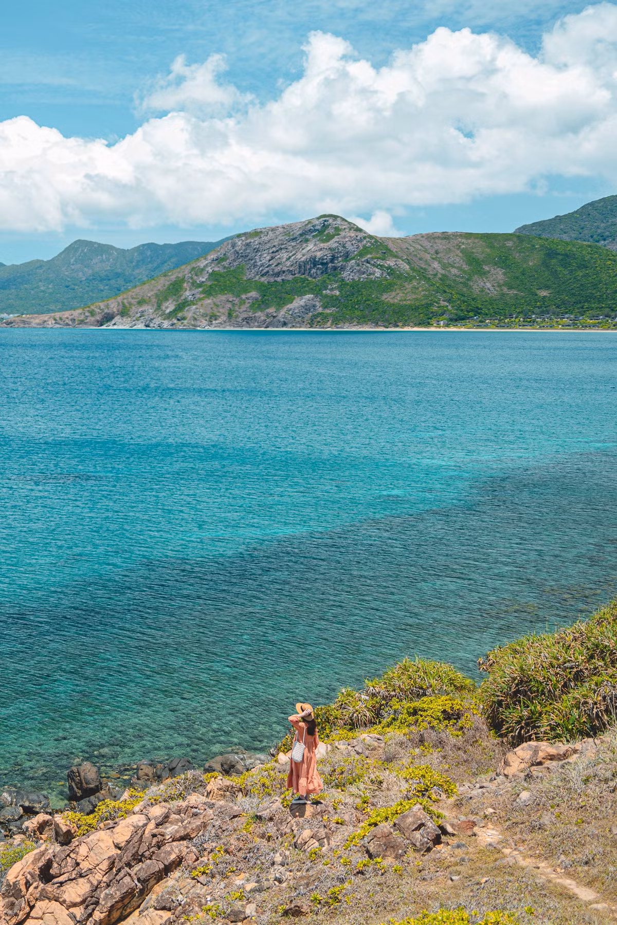 Khác với hình dung về một vùng đất nhiều du khách lui tới, con đường Cỏ Ống lại mang nét đẹp dịu dàng, thanh vắng. Ảnh Hồng Nhật