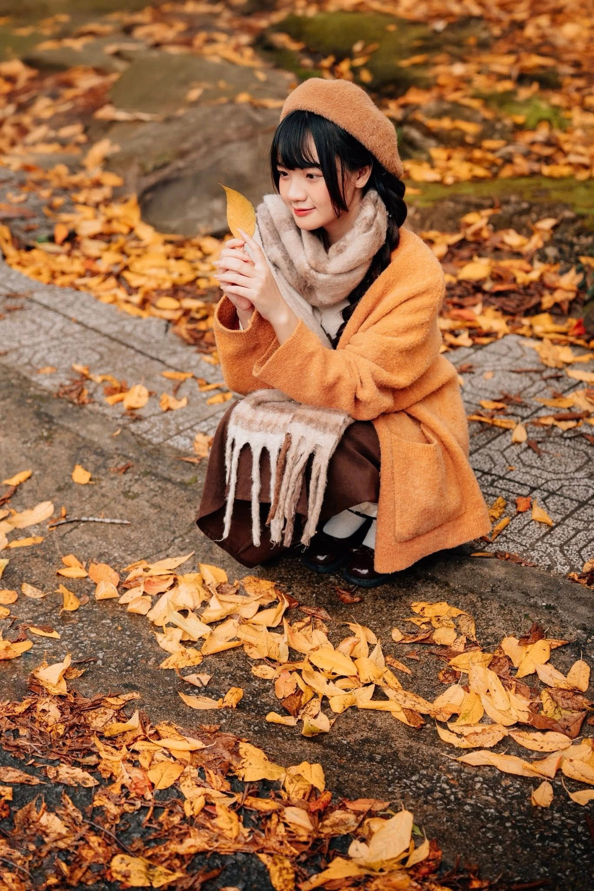 Với những ai yêu thiên nhiên và tìm kiếm trải nghiệm khác biệt, Đà Lạt mùa lá vàng, lá đỏ chính là lý do đủ thuyết phục để xách ba lô lên đường. Một Đà Lạt rất Âu, rất thơ và rất riêng đang chờ du khách khám phá giữa những ngày đầu đông. Ảnh Đồng Ngô