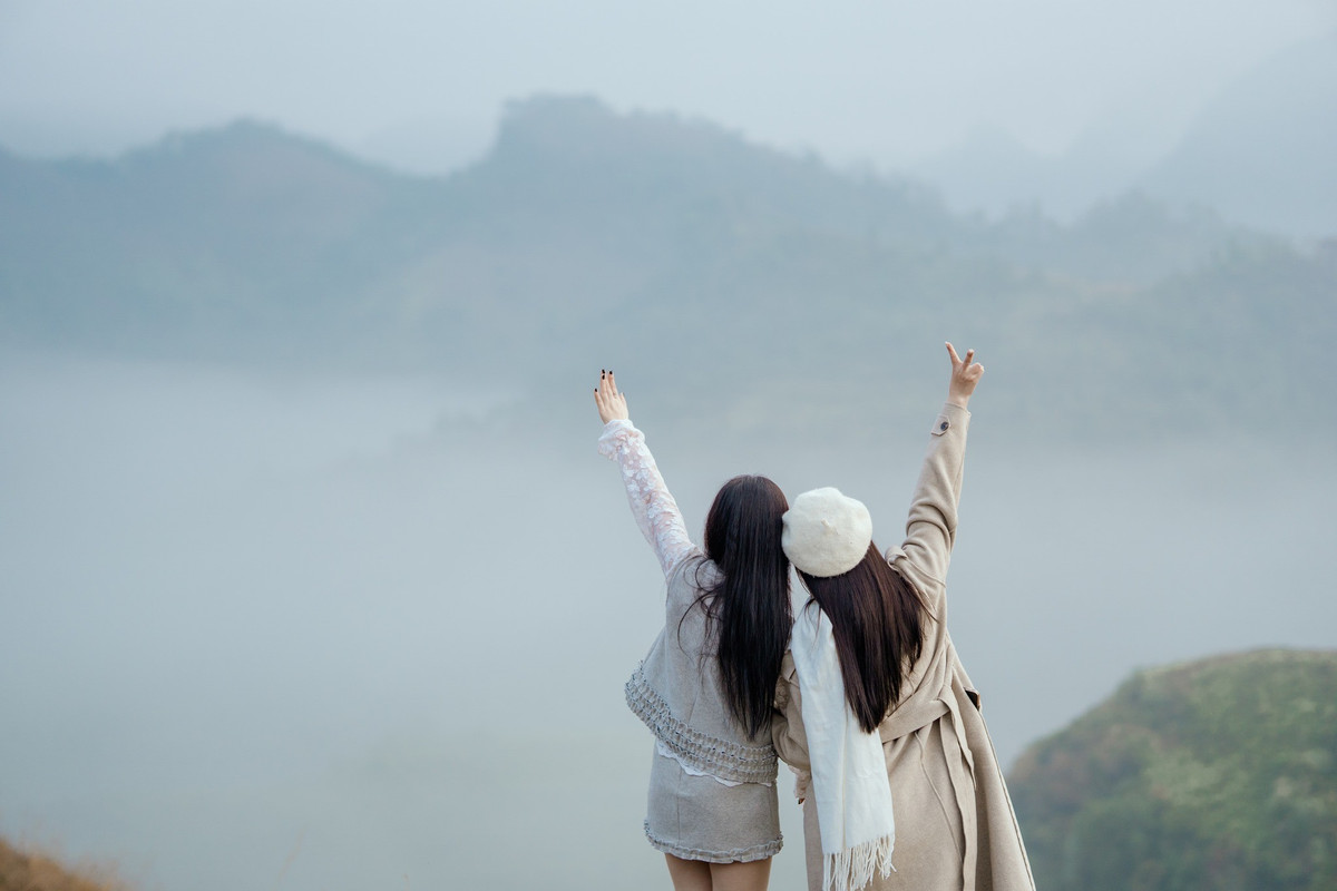 Những năm gần đây, đồi cỏ Ba Quáng dần trở thành điểm hẹn của du khách yêu thiên nhiên. Không chỉ để chụp ảnh “sống ảo”, nơi đây còn phù hợp cho các hoạt động dã ngoại, cắm trại, dựng lều qua đêm hay tổ chức những bữa tiệc nướng ngoài trời bên gia đình và bạn bè. Thu Quỳnh