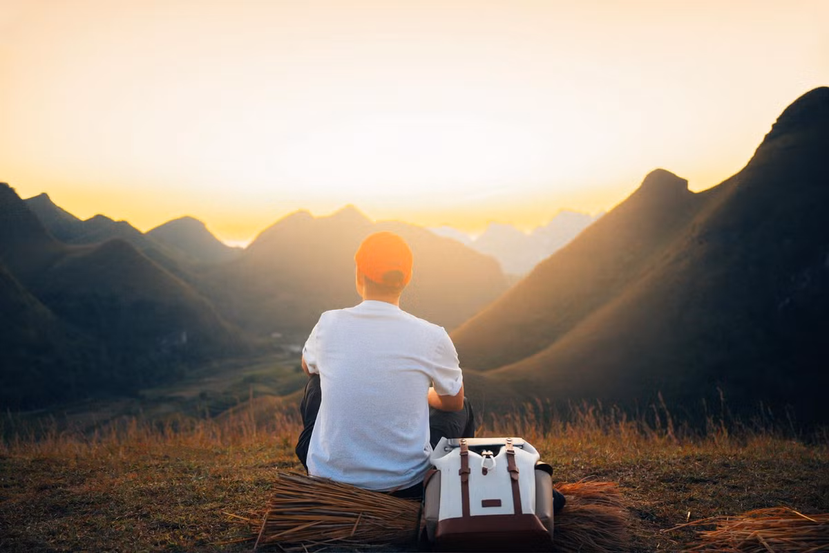 Cao Bằng không chỉ là thiên đường của cảnh quan núi rừng mà còn là điểm đến của văn hóa, lịch sử và trải nghiệm du lịch độc đáo. Từ thác Bản Giốc xanh ngọc đến hồ Thang Hen, từ những cung đường đèo mờ sương đến các di tích cách mạng, nơi đây luôn để lại ấn tượng sâu sắc với mỗi du khách. Ảnh Phạm Trọng Nghĩa