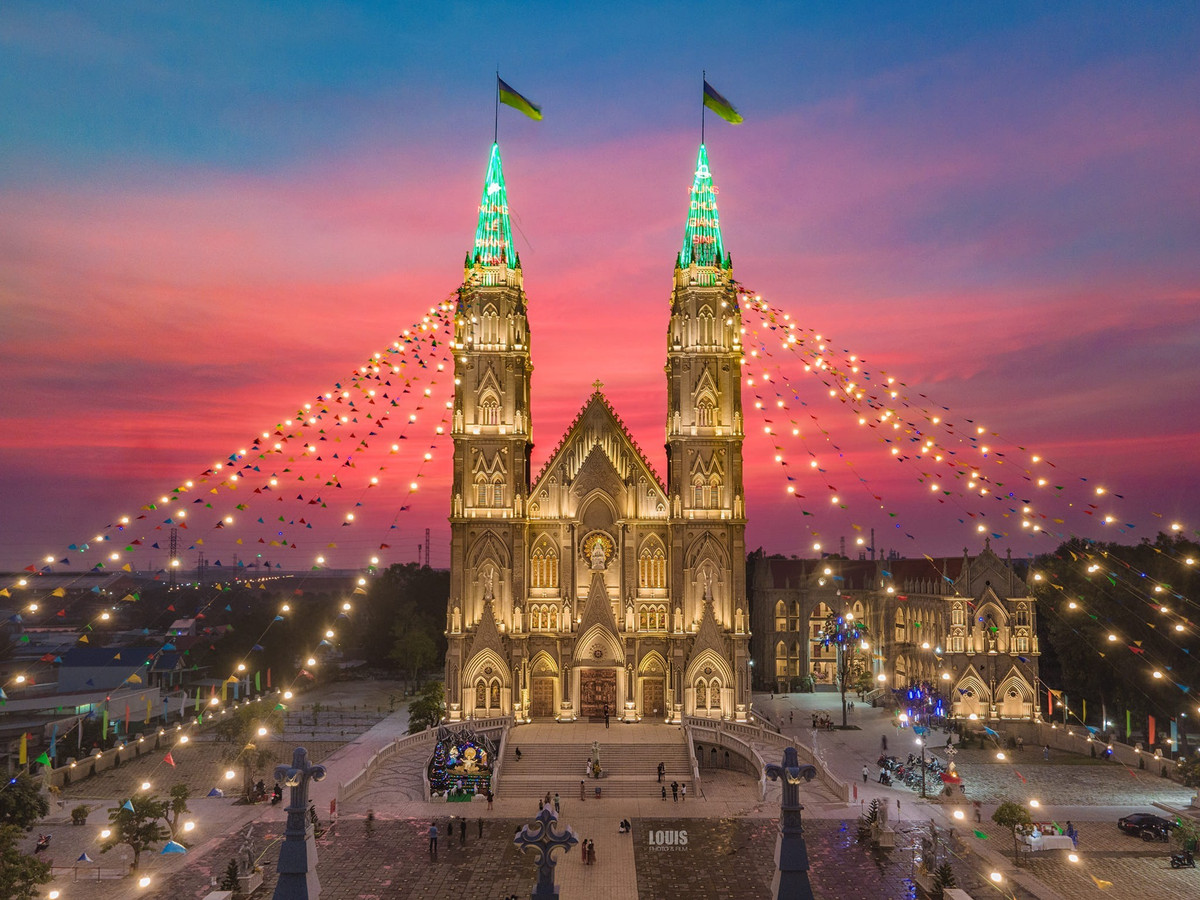 Nhà thờ Song Vĩnh (phường Tân Phước) nằm ven quốc lộ 51, là một trong những nhà thờ lớn và đẹp nhất vùng Bà Rịa – Vũng Tàu cũ. Ảnh Nguyễn Nhân Louis