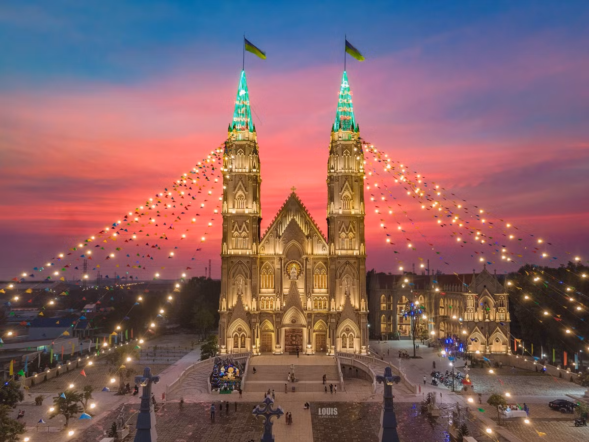 Nhà thờ Song Vĩnh (phường Tân Phước) nằm ven quốc lộ 51, là một trong những nhà thờ lớn và đẹp nhất vùng Bà Rịa – Vũng Tàu cũ. Ảnh Nguyễn Nhân Louis