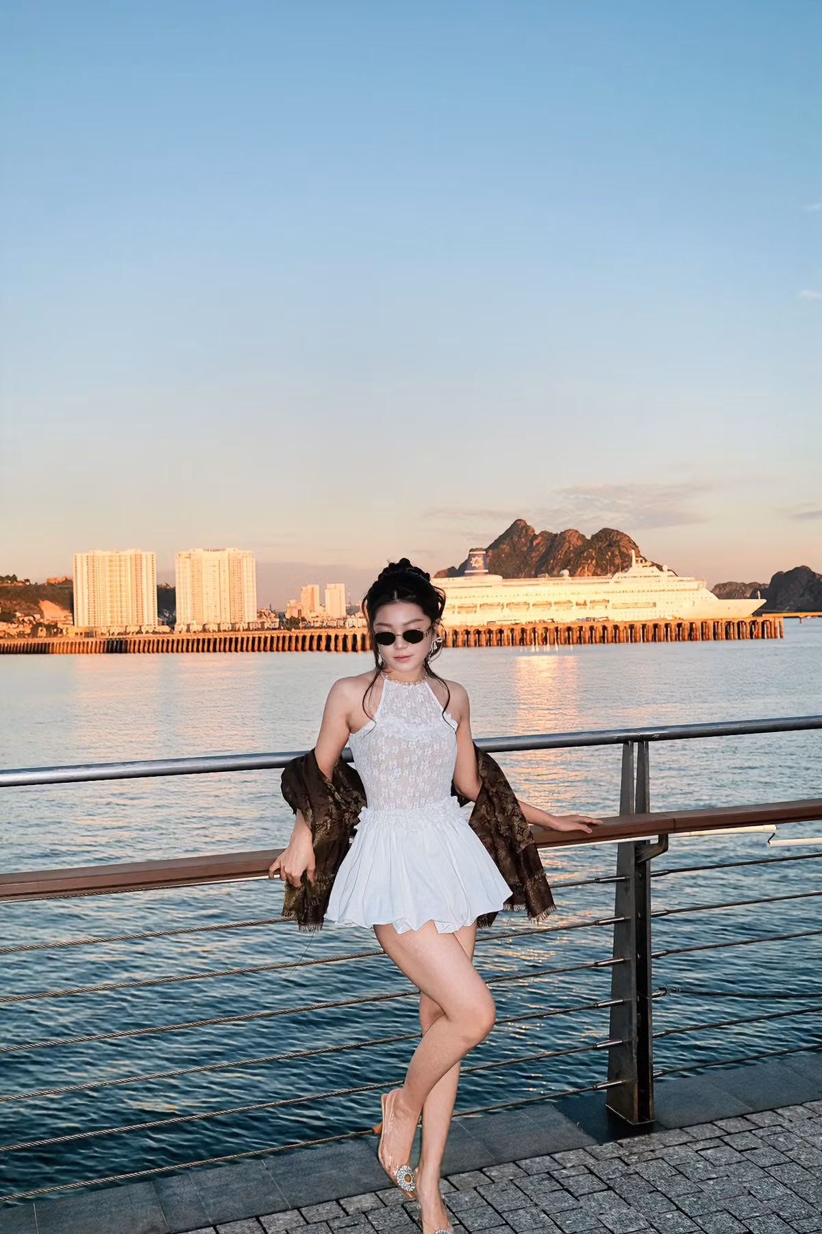 Cảng biển sôi động, khu phố cũ pha trộn hiện đại – cổ điển, và ánh hoàng hôn rực rỡ biến thành phố thành điểm đến lý tưởng. Ảnh Hiền Hiền