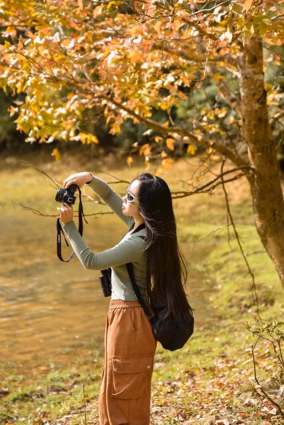 Trekking vào sâu bên trong rừng, cắm trại và thưởng thức đặc sản địa phương như gỏi cá, tép nhảy cũng là những trải nghiệm được nhiều người yêu thích. Ảnh Trúc Dương