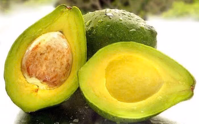 Kết hợp những thực phẩm này với chế độ ăn cân bằng, hạn chế chất béo bão hòa, đường và tập thể dục đều đặn sẽ giúp kiểm soát mỡ máu hiệu quả. Người đang dùng thuốc điều trị rối loạn mỡ máu nên tham khảo ý kiến bác sĩ trước khi thay đổi chế độ ăn. Ảnh minh họa