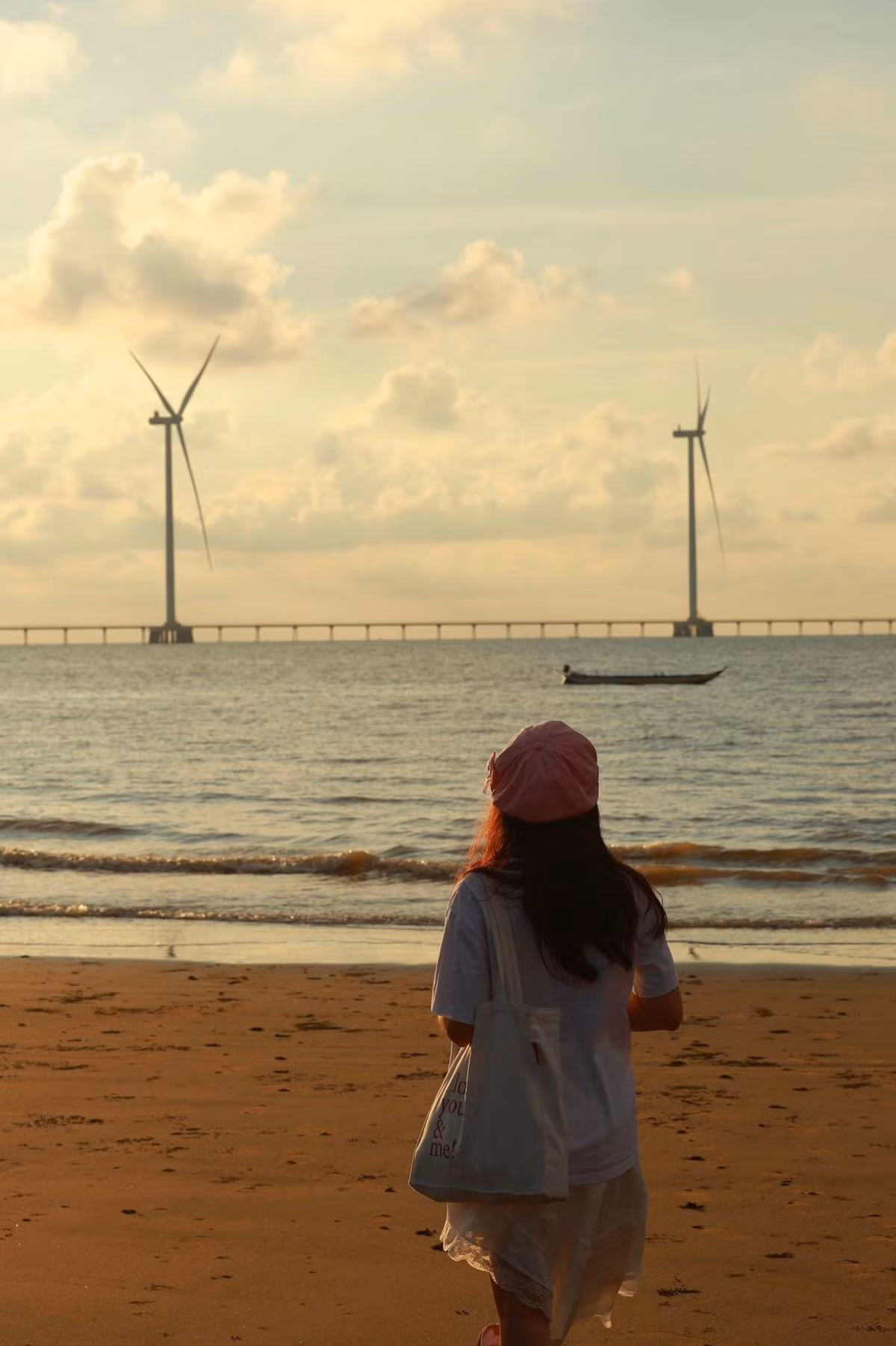 Những thước phim quay từ trên cao càng khiến du khách thêm háo hức được tận mắt chứng kiến vẻ đẹp ấy. Và thực tế, khi đặt chân tới đây, mọi cảm xúc đều trở nên xứng đáng. Ảnh Linh Jii