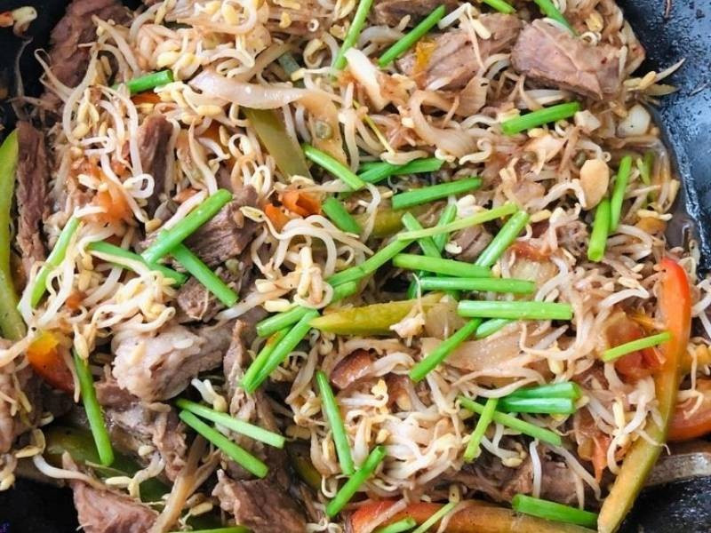 Giá đỗ còn có lợi cho người mắc tiểu đường nhờ giàu chất xơ, ít carbohydrate và chứa các vitamin nhóm B giúp điều hòa insulin, ổn định đường huyết. Ảnh minh họa