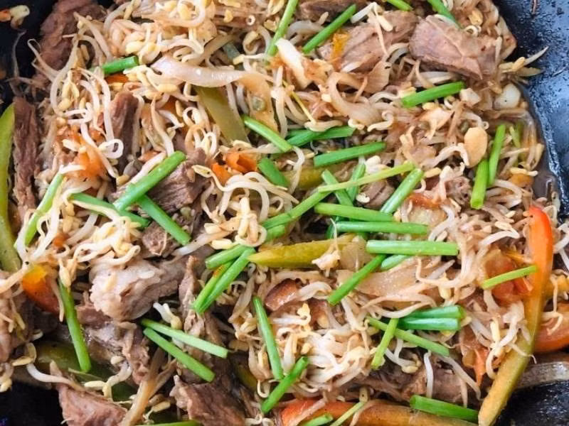 Giá đỗ còn có lợi cho người mắc tiểu đường nhờ giàu chất xơ, ít carbohydrate và chứa các vitamin nhóm B giúp điều hòa insulin, ổn định đường huyết. Ảnh minh họa