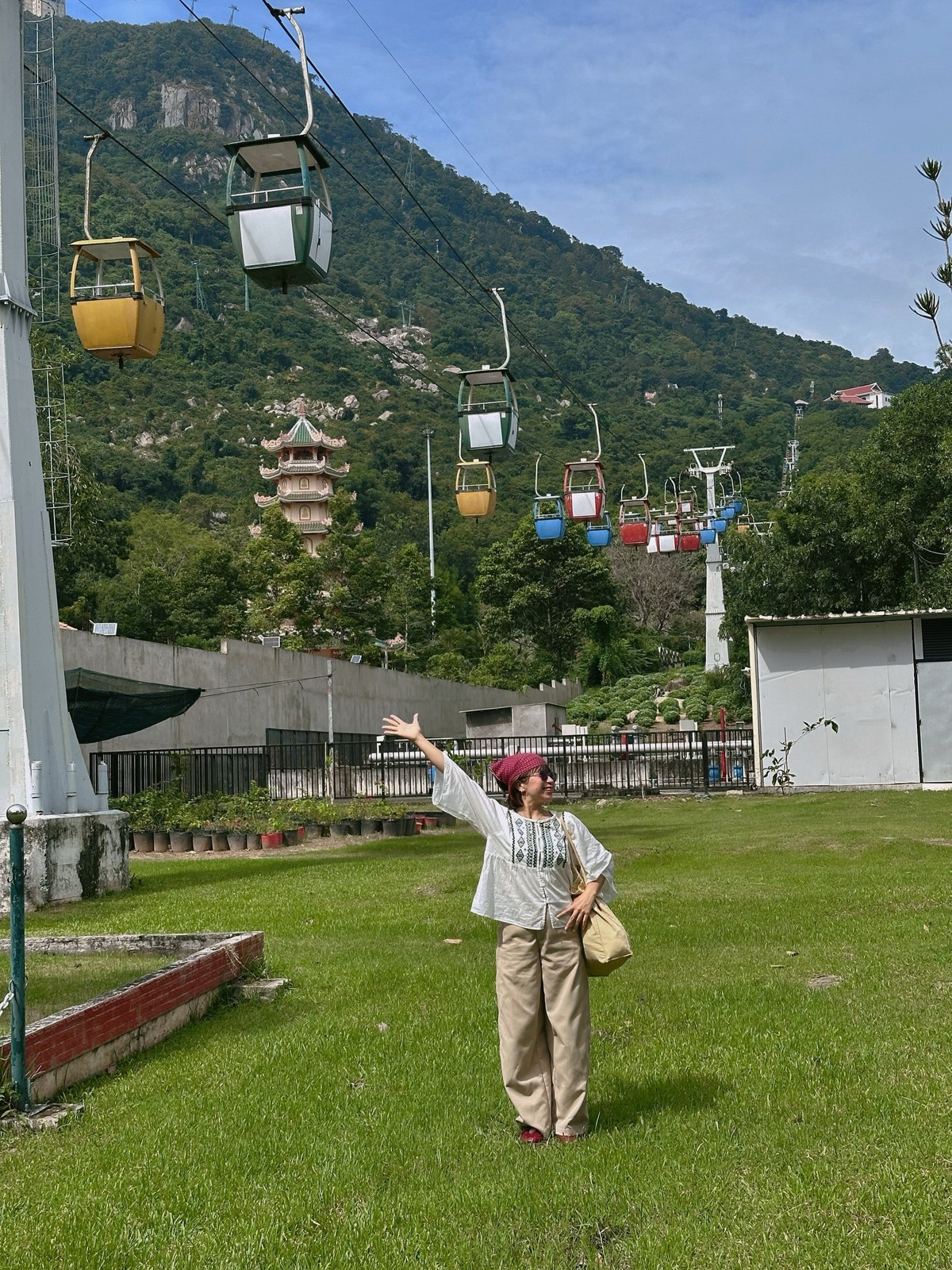 Không chỉ là điểm đến tâm linh nổi tiếng, núi Bà Đen đang ngày càng thu hút du khách nhờ những hoạt động trải nghiệm mới mẻ, trong đó lễ hội hoa tulip là điểm nhấn nổi bật mỗi độ đầu năm. Ảnh Đi cùng Jayni