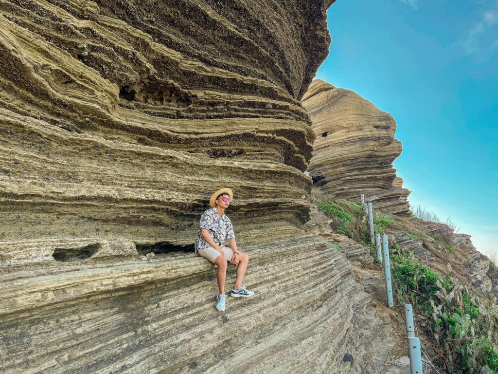 Ẩm thực trên đảo mang đậm vị biển với các món hải sản tươi sống, chế biến giản dị nhưng giữ trọn hương vị tự nhiên, trở thành một phần không thể thiếu trong trải nghiệm của du khách. Ảnh iVIVU