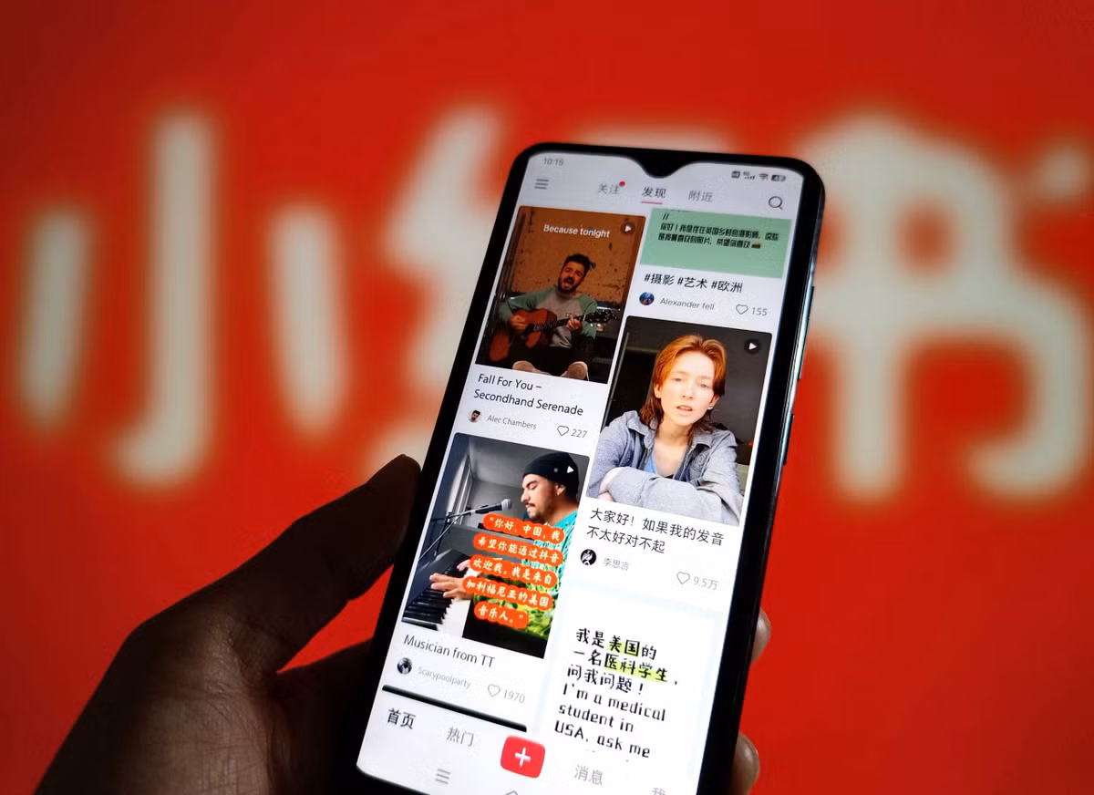 Trước mỗi chuyến đi, việc lên lịch trình chi tiết từng ngày sẽ giúp du khách tiết kiệm thời gian và tránh lúng túng. Các ứng dụng như Xiaohongshu (Red Note) cung cấp nhiều bài chia sẻ, review địa điểm, quán ăn và gợi ý chụp ảnh kèm video, hỗ trợ tiếng Anh. Bên cạnh đó, Baidu Maps là công cụ định vị đáng tin cậy để xác định khoảng cách và thời gian di chuyển giữa các điểm. Ảnh Getty