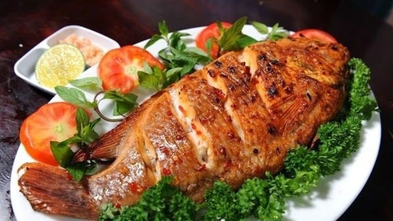 Khi ăn chung, sự tương phản này có thể khiến cơ thể khó thích nghi, dễ dẫn đến tình trạng đầy bụng, khó tiêu hoặc nổi mụn nhọt. Dù chưa có nhiều nghiên cứu khoa học hiện đại khẳng định rõ ràng, nhiều chuyên gia vẫn khuyến nghị nên hạn chế kết hợp hai loại thực phẩm này trong cùng bữa ăn. Ảnh minh họa/ Nguồn internet