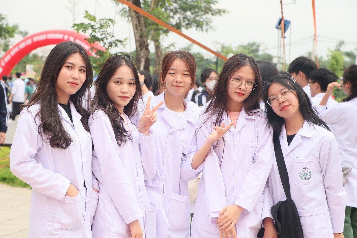 Sinh viên Trường ĐH Y Dược (ĐH Quốc gia Hà Nội). Ảnh: HOA BAN